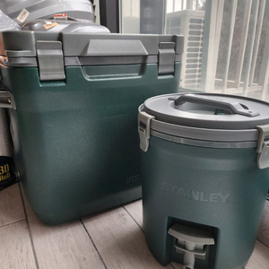 스탠리 워터저그와 쿨러 세트(일괄) 이미지