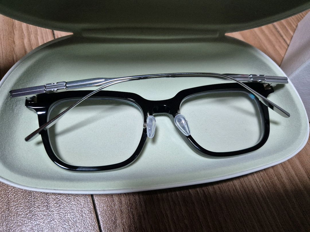 젠틀몬스터 진 블랙 뿔테안경 이미지