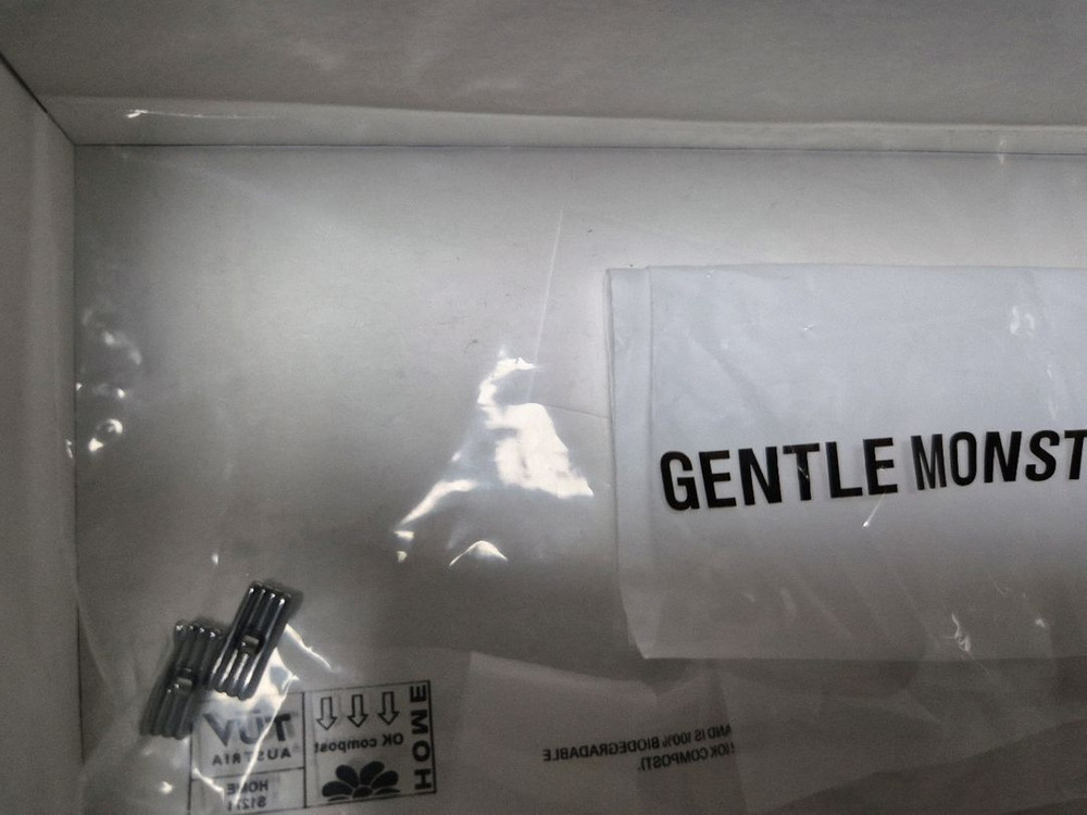 젠틀몬스터 진 블랙 뿔테안경 이미지