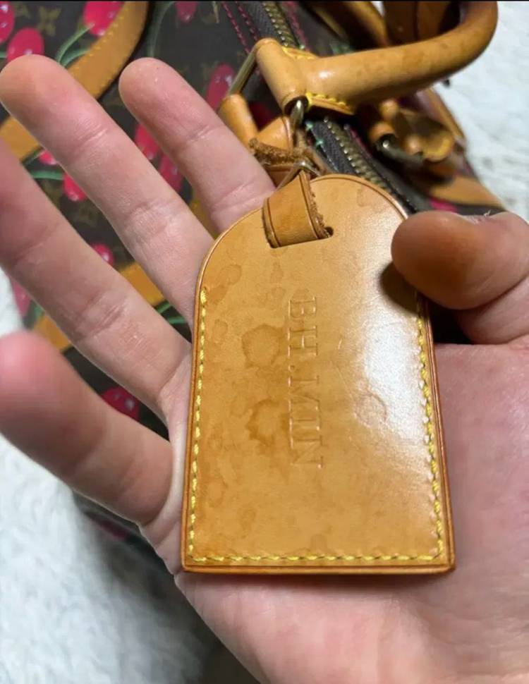 루이비통 무라카미 타카시 체리 키폴 한정판 이미지