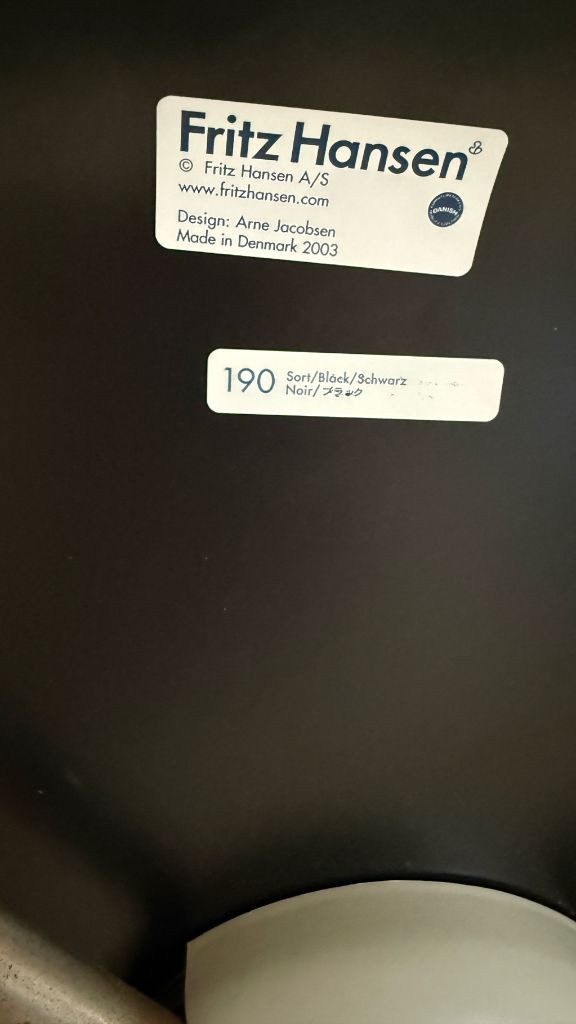 프리츠한센 세븐체어 블랙 이미지