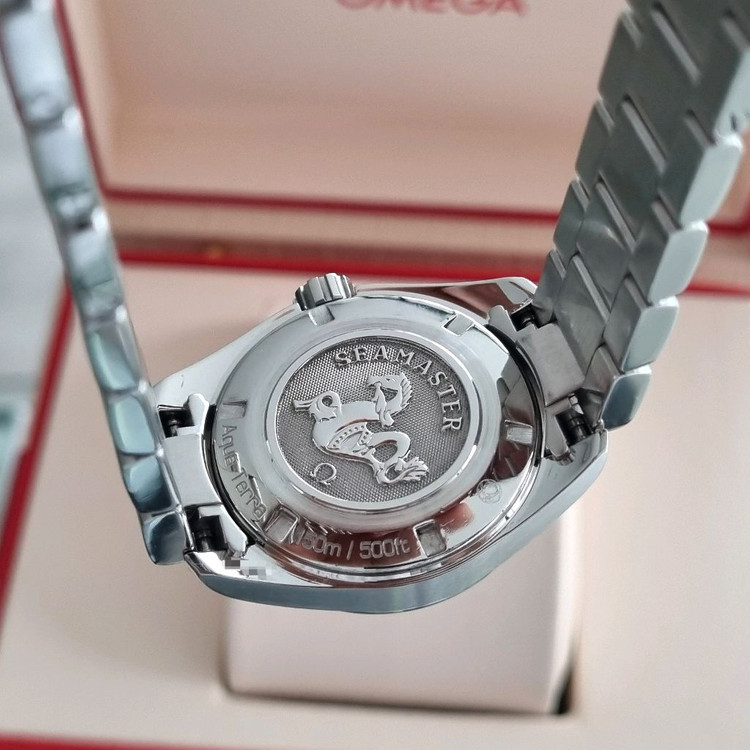 오메가 아쿠아테라 양각 쿼츠 회판 30mm 여성용 231.10.30.61.06.001 이미지