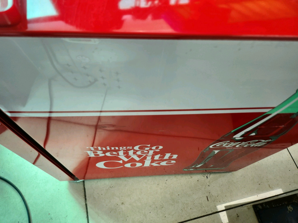 허스키 미니냉장고 코카콜라 디자인 45리터 상태좋음 경기광주 택배가능 이미지