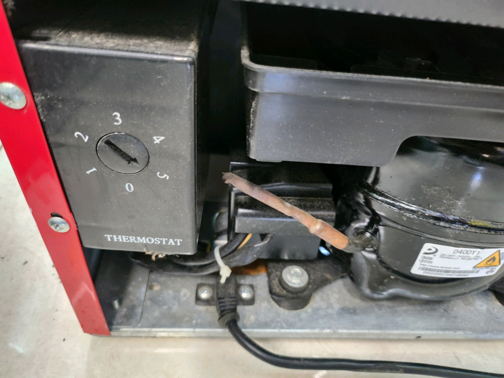 허스키 미니냉장고 코카콜라 디자인 45리터 상태좋음 경기광주 택배가능 이미지