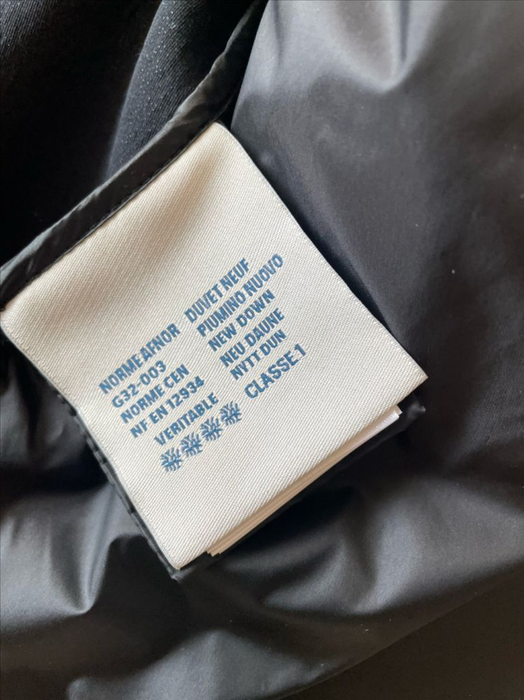 (정품)몽클레어 경량니트 블랙 베스트 S사이즈 이미지