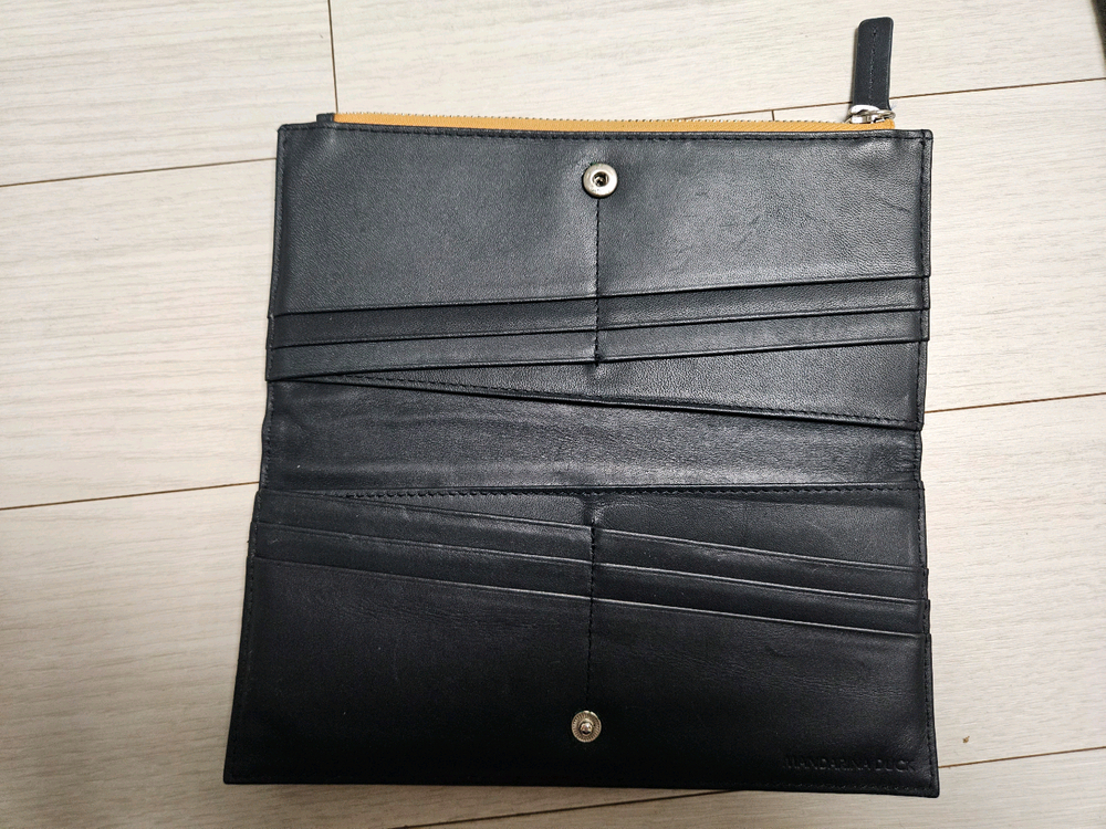 (택포) 만다리나덕 블랙 가죽 장지갑 이미지