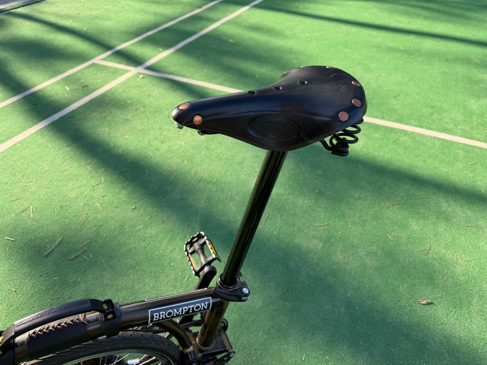 브롬톤 C라인 익스플로어 위드랙 미드핸들 블랙라카 12단 이미지