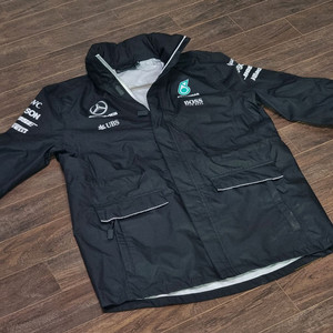 F1 메르세데스 AMG 페트로나스 팀 레인자켓 유니폼 이미지