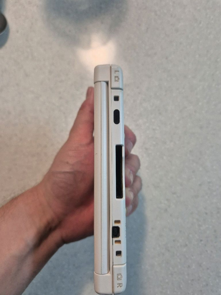 닌텐도3ds 화이트 포켓몬 무버뱅크 팝니다 이미지