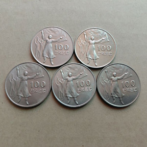 1975년 한국은행 100원 주화 (1개당) 이미지