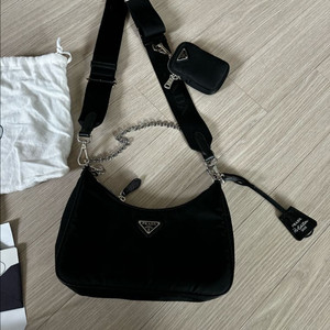 프라다 리나일론 호보백 이미지