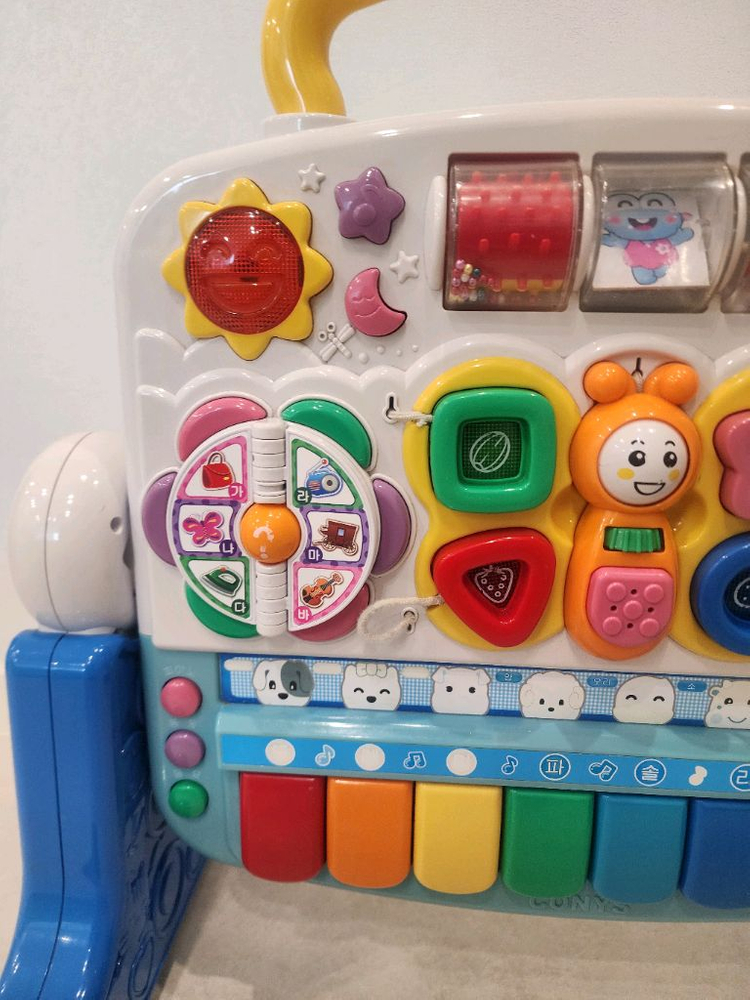 아기 발달 교육용 장난감기를 위한 다기능 학습 장난감인 에듀테이블 에듀테이블은 모빌, 아기 체육관 이미지