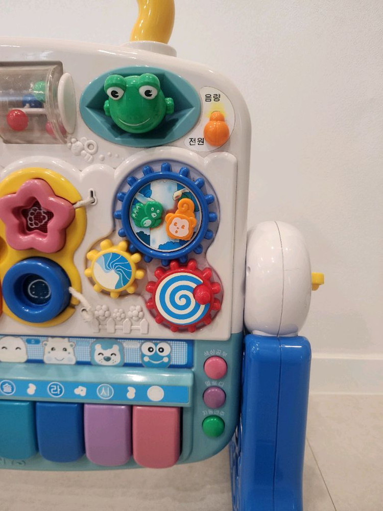아기 발달 교육용 장난감기를 위한 다기능 학습 장난감인 에듀테이블 에듀테이블은 모빌, 아기 체육관 이미지