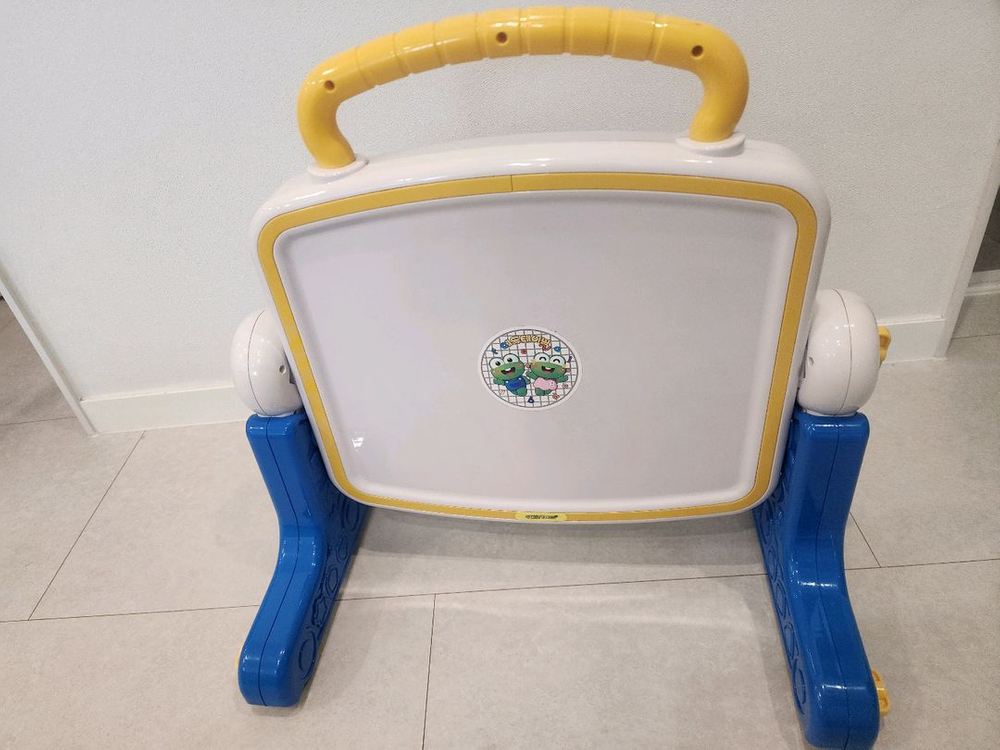 아기 발달 교육용 장난감기를 위한 다기능 학습 장난감인 에듀테이블 에듀테이블은 모빌, 아기 체육관 이미지