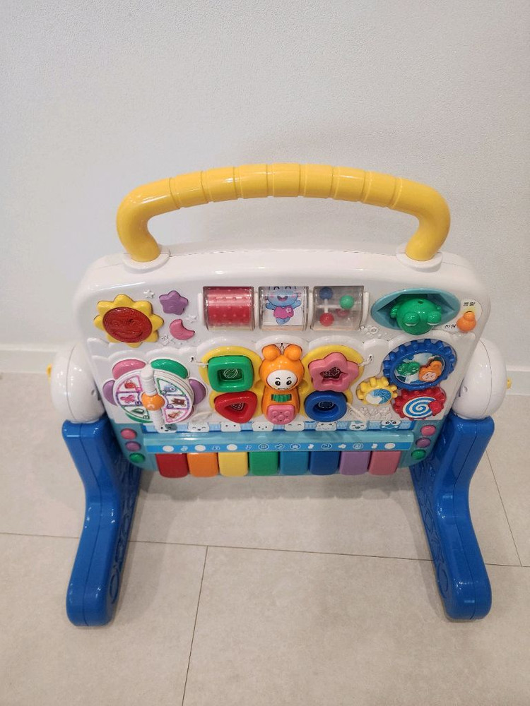 아기 발달 교육용 장난감기를 위한 다기능 학습 장난감인 에듀테이블 에듀테이블은 모빌, 아기 체육관 이미지