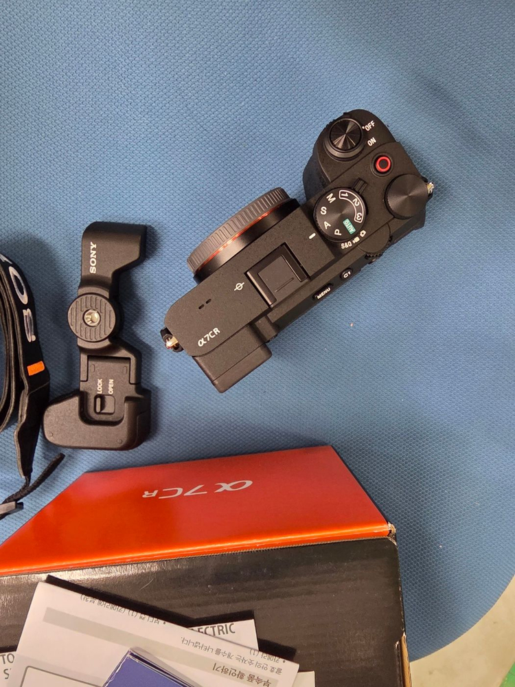 소니a7cr 보증27.03 컷수도 신동급풀박스팔아요 이미지