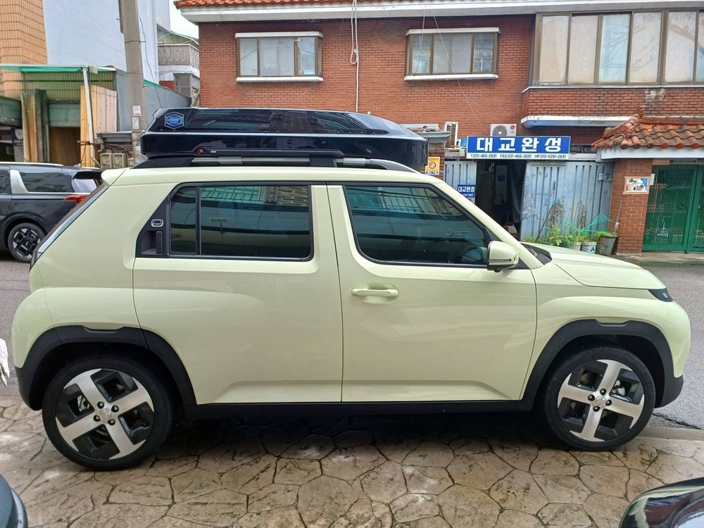 새제품 카니발KA4 화이트,투싼nx4 블랙,캐스퍼EV 블랙,구형 팰리세이드LX2 루프박스 블랙유광 생산과정중 생긴 이미지