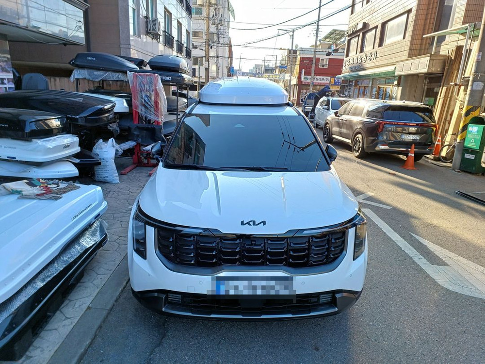 새제품 카니발KA4 화이트,투싼nx4 블랙,캐스퍼EV 블랙,구형 팰리세이드LX2 루프박스 블랙유광 생산과정중 생긴 이미지