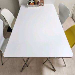 4인용 식탁 의자 세트 이미지