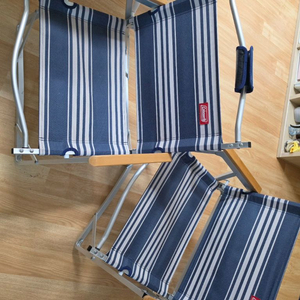 콜맨 폴딩 로우체어 2개,마운트리버 릴렉스 우드 캔버스 체어 1개 팝니다. 이미지