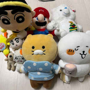 슈퍼마리오 춘식이 짱구 담곰이 등등 인형 이미지