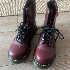 닥터마틴 1460 버건디 8홀 uk3 (230) 이미지