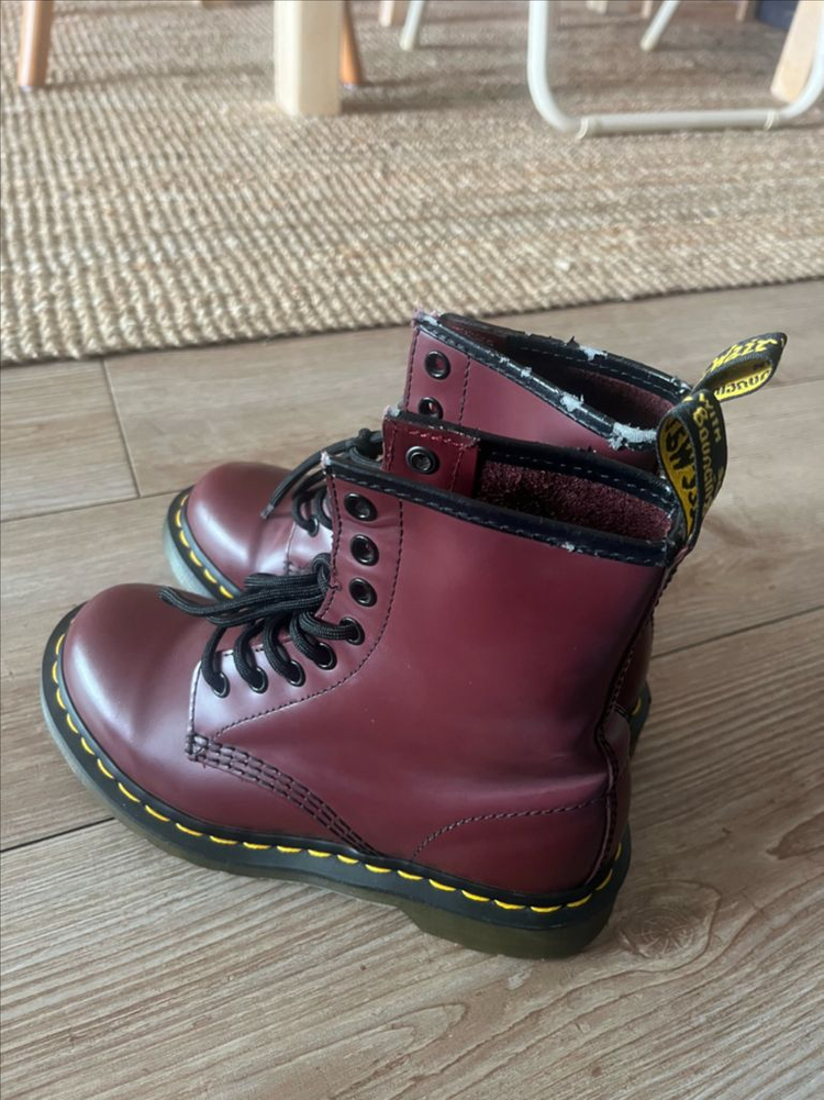 닥터마틴 1460 버건디 8홀 uk3 (230) 이미지