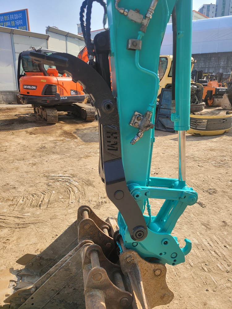 미니굴삭기 (3.5톤) 코벨코SK35SR-6E (집게장착) 2021년 최저시간 1200가동 특AA급 팝니다 이미지