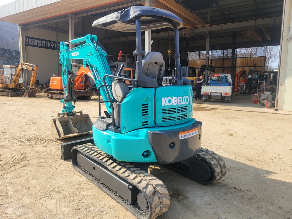 미니굴삭기 (3.5톤) 코벨코SK35SR-6E (집게장착) 2021년 최저시간 1200가동 특AA급 팝니다 이미지
