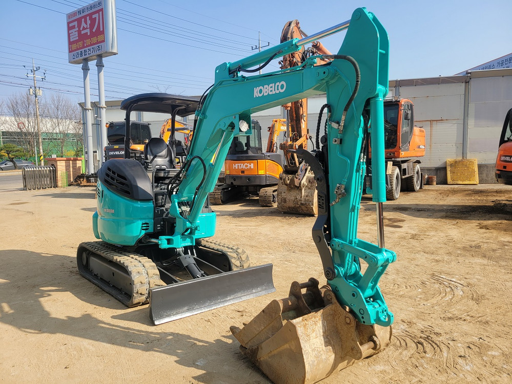 미니굴삭기 (3.5톤) 코벨코SK35SR-6E (집게장착) 2021년 최저시간 1200가동 특AA급 팝니다 이미지