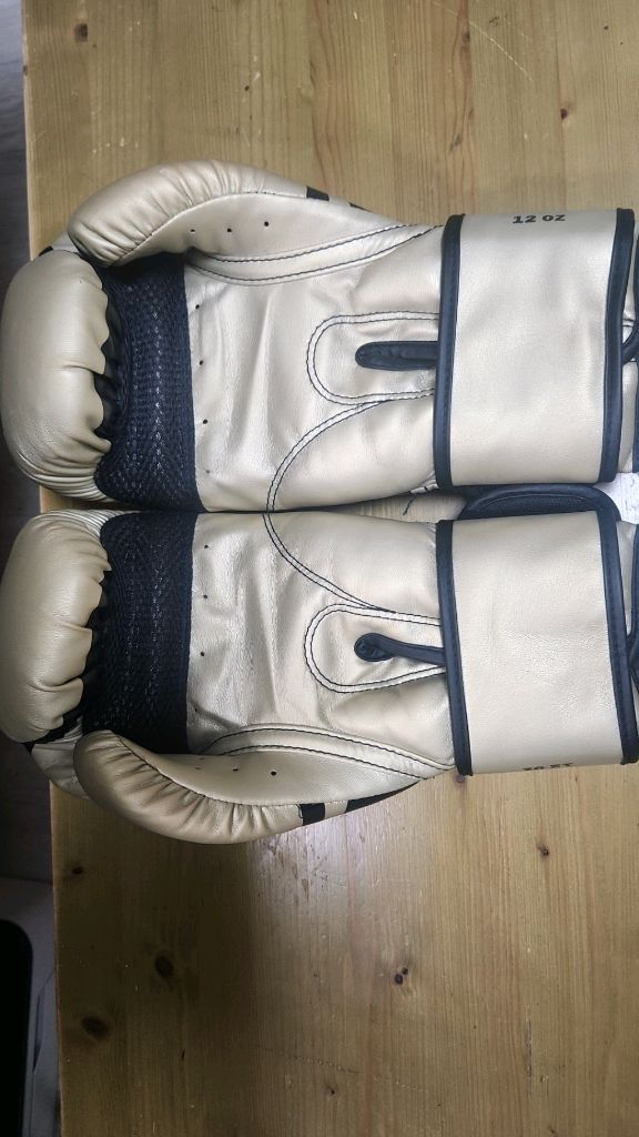 베넘 12oz 골드 글러브 이미지