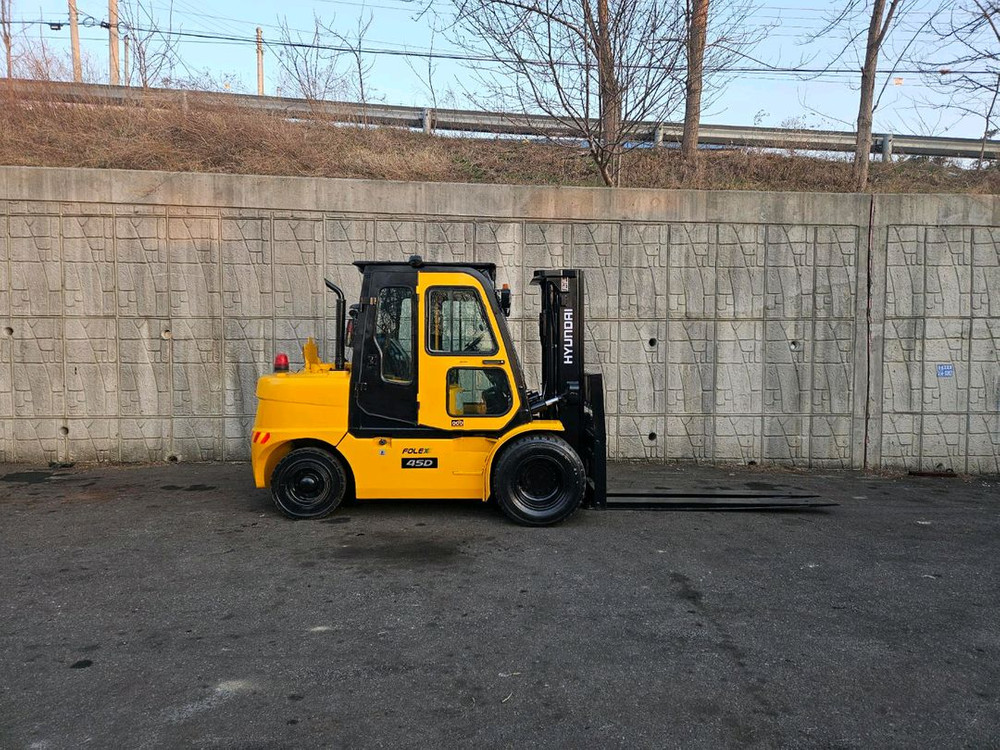중고지게차 현대 포렉스 45D 디젤 4.5톤 3단 지게차 (편개식자동발, 3단,올캐빈,덧발) 이미지