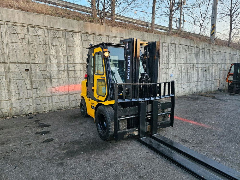 중고지게차 현대 포렉스 45D 디젤 4.5톤 3단 지게차 (편개식자동발, 3단,올캐빈,덧발) 이미지