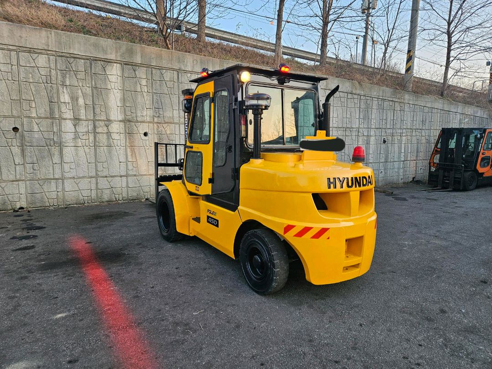 중고지게차 현대 포렉스 45D 디젤 4.5톤 3단 지게차 (편개식자동발, 3단,올캐빈,덧발) 이미지