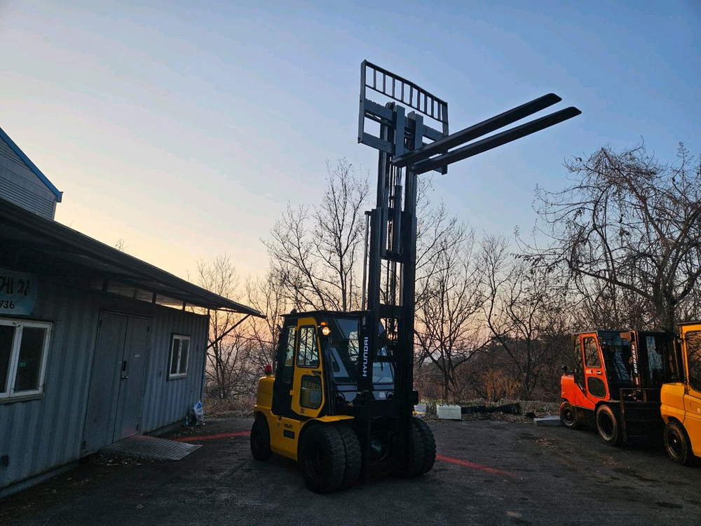 중고지게차 현대 포렉스 45D 디젤 4.5톤 3단 지게차 (편개식자동발, 3단,올캐빈,덧발) 이미지