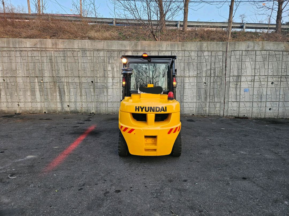 중고지게차 현대 포렉스 45D 디젤 4.5톤 3단 지게차 (편개식자동발, 3단,올캐빈,덧발) 이미지