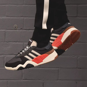 아디다스 x 알렉산더왕 턴아웃트레이너 260 이미지