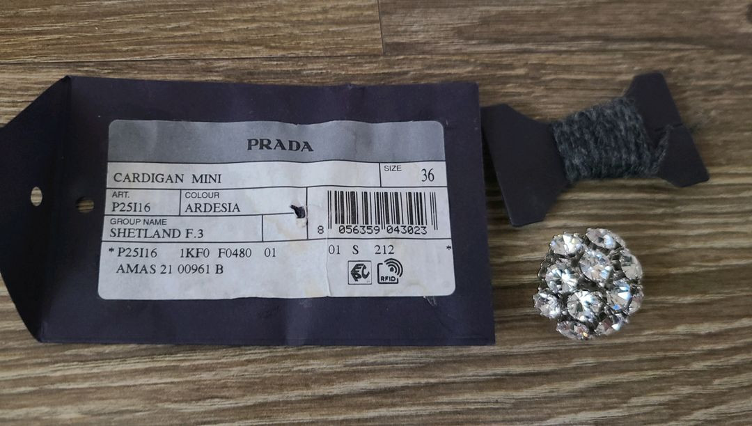 (마지막 가격)프라다 크롭 가디건 울가디건자켓명품의류패딩맨투맨구찌루이비통디올셀린느에르메스로로피아나버버리 이미지