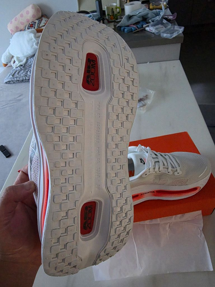 나이키 런닝화 보메로 프리미엄 265 새상품 이미지