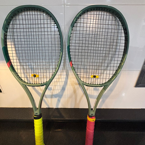 테니스 라켓 2개 세트 이미지