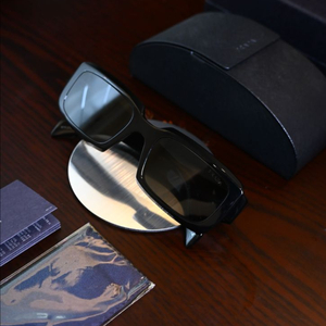 프라다 심볼 사각 선글라스 이미지