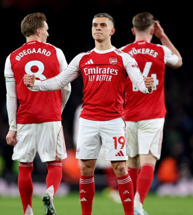 아스날 25 26 홈 트로사르 긴팔 유니폼 L사이즈 이미지