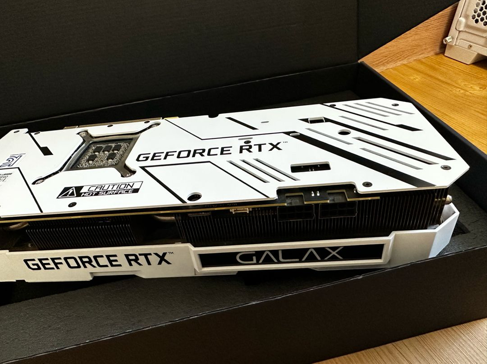 갤럭시 RTX 3080 EX GAMER WHITE 이미지