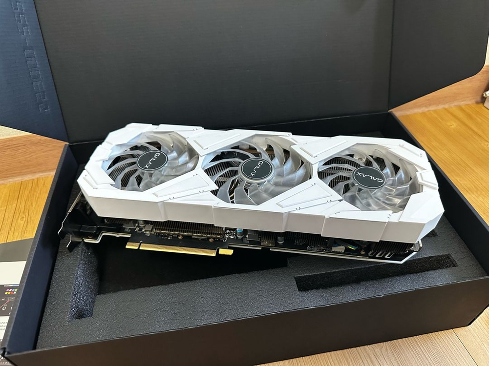 갤럭시 RTX 3080 EX GAMER WHITE 이미지
