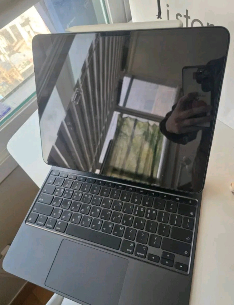 아이패드 프로 13 M4 256 블랙 + 매직 키보드 + 애플펜슬 프로 이미지