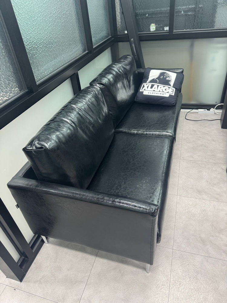 4인용 가죽 소파 이미지