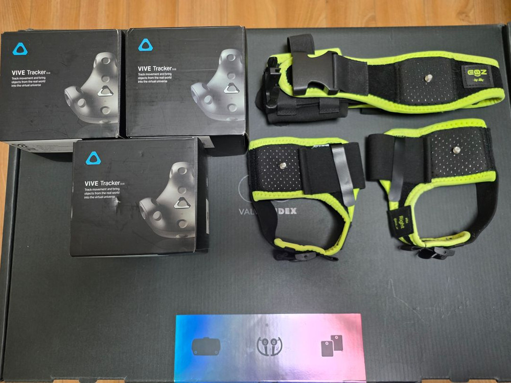 밸브 인덱스 풀키트 + 바이브 트래커 3.0 3개 판매합니다. 이미지