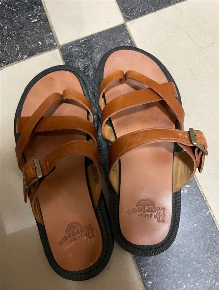 닥터마틴 캐시 레더 스트랩 슬리퍼 UK3 이미지