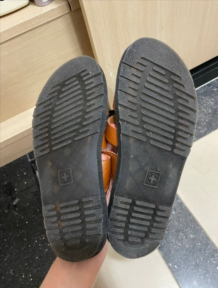 닥터마틴 캐시 레더 스트랩 슬리퍼 UK3 이미지