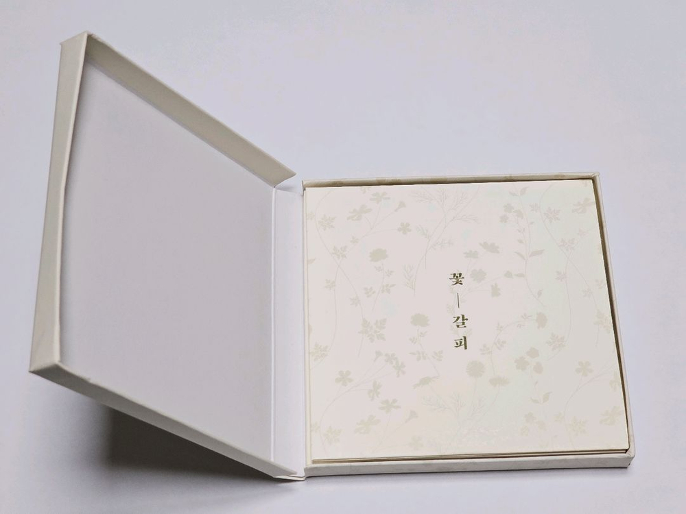 아이유 리메이크 1집 꽃갈피 앨범 CD 이미지